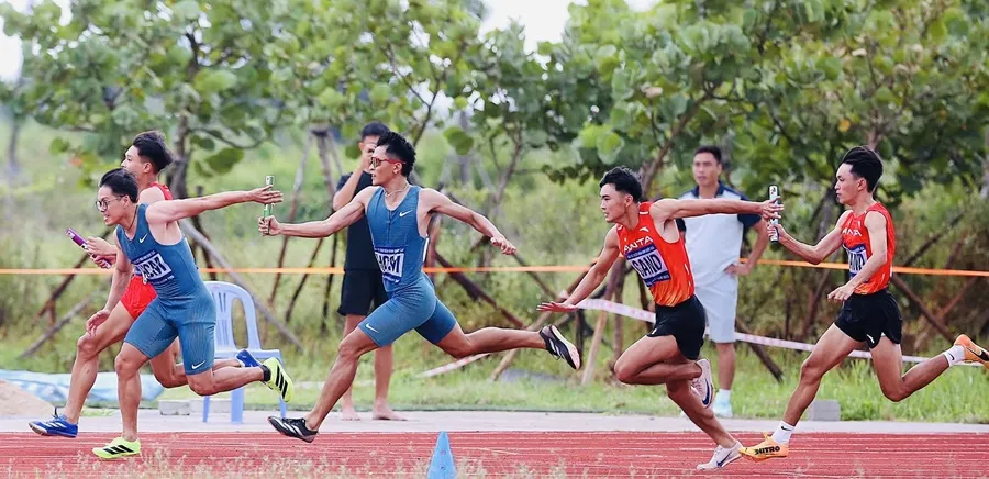 Các nội dung tiếp sức vẫn tạo được sự hấp dẫn tới người hâm mộ. Ảnh: HOÀNG TÙNG