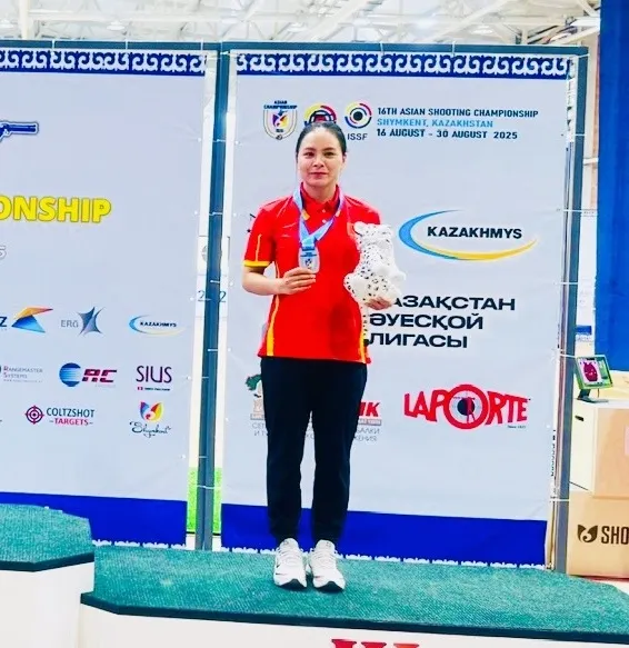 Xạ thủ Trịnh Thu Vinh lần đầu tiên giành HCĐ 25m súng ngắn thể thao giải vô địch châu Á. Ảnh: MINH MINH