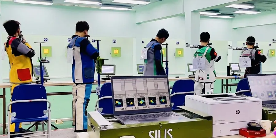 Các xạ thủ đang tranh tài tại giải. Ảnh: VŨ ANH