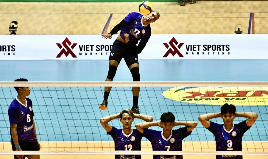 Ngoại binh Evandro (17) không kịp sang Việt Nam thi đấu vào tháng 10. Ảnh: DŨNG PHƯƠNG