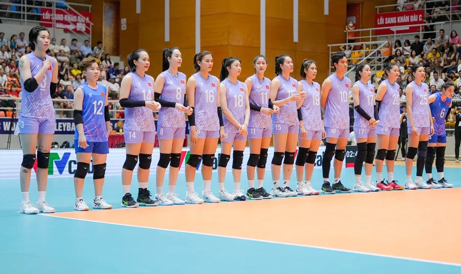 Người hâm mộ Việt Nam luôn cổ vũ cho các cầu thủ bóng chuyền nữ thi đấu đạt kết quả tốt nhất. Ảnh: AVC