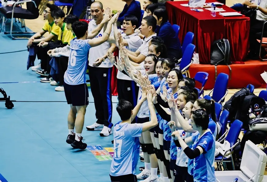 Các cầu thủ luôn muốn được thi đấu cống hiến hết chuyên môn cho bóng chuyền. Ảnh: DŨNG PHƯƠNG