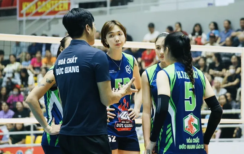 Đội Hóa chất Đức Giang lào cai đã phải điều chỉnh nhiều để giành chiến thắng quyết định trước đối thủ Thanh Hóa. Ảnh: DŨNG PHƯƠNG