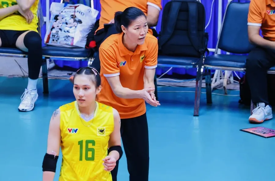 HLV trưởng Nguyễn Thị Ngọc Hoa của đội VTV Bình Điền Long An. Ảnh: VTVBDLA