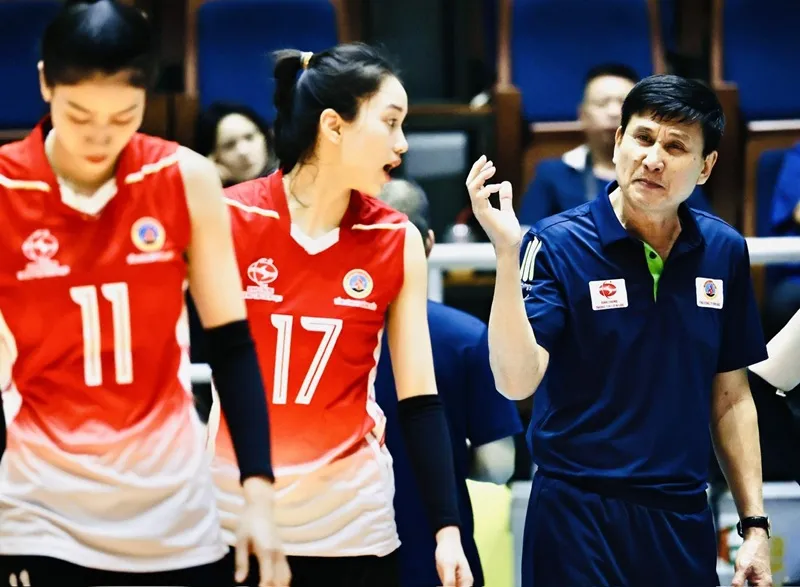 Đội Binh chủng Thông tin đã vào vòng chung kết sau trận thắng buổi tối ngày 8-10. Ảnh: DŨNG PHƯƠNG