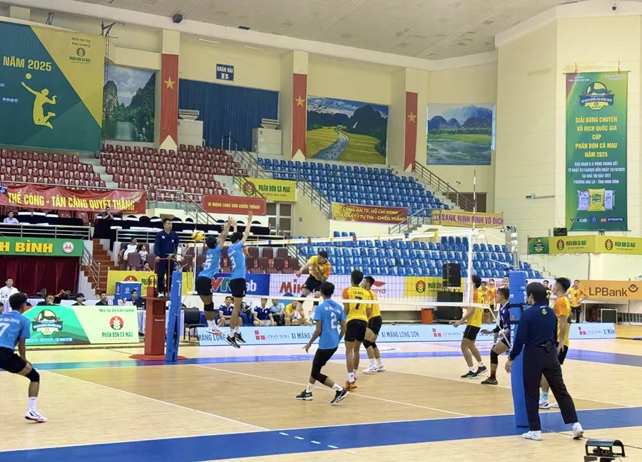 Hai đội Tây Ninh và Sanest Khánh Hòa đã thi đấu trận cống hiến nhằm tranh tấm vé trụ hạng. Ảnh: MINH CHIẾN