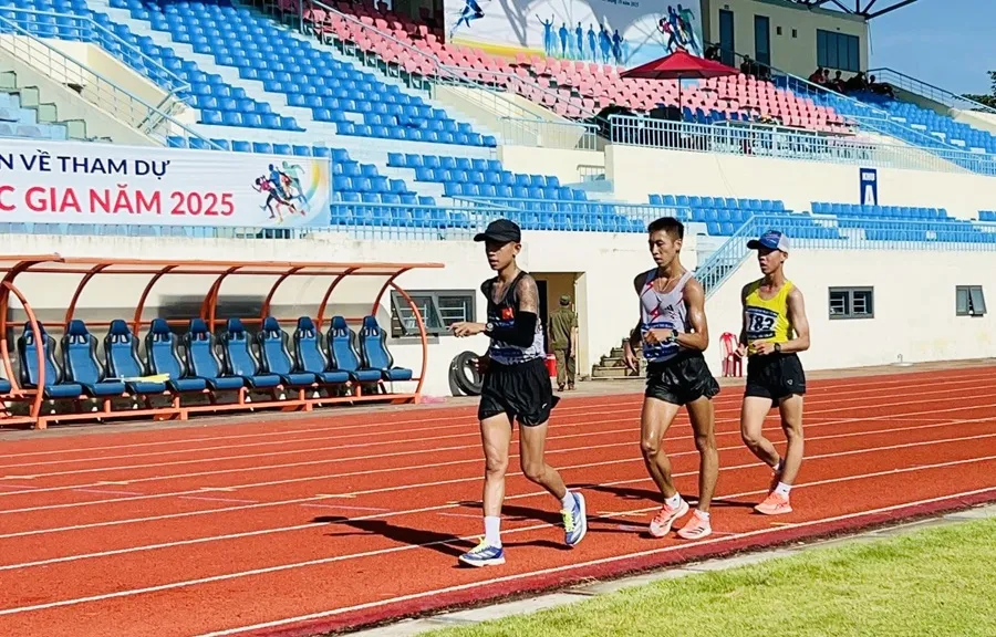 Các VĐV đã tranh tài tại giải điền kinh vô địch trẻ quốc gia 2025. Ảnh: TRỊNH ĐỨC