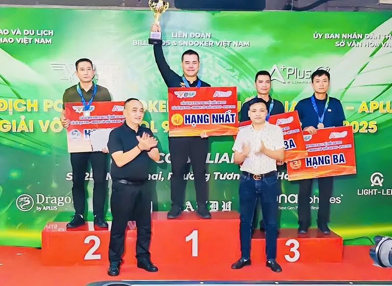 Cơ thủ Nguyễn Nhật Thanh giành HCV cho đội billiards TPHCM tại giải. Ảnh: ĐOÀN TUẤN
