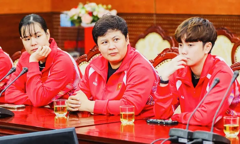Mai Hoàng Mỹ Trang (giữa) là tay vợt quan trọng của đội tuyển bóng bàn Việt Nam chuẩn bị SEA Games 33-2025. Ảnh: TRANG THU