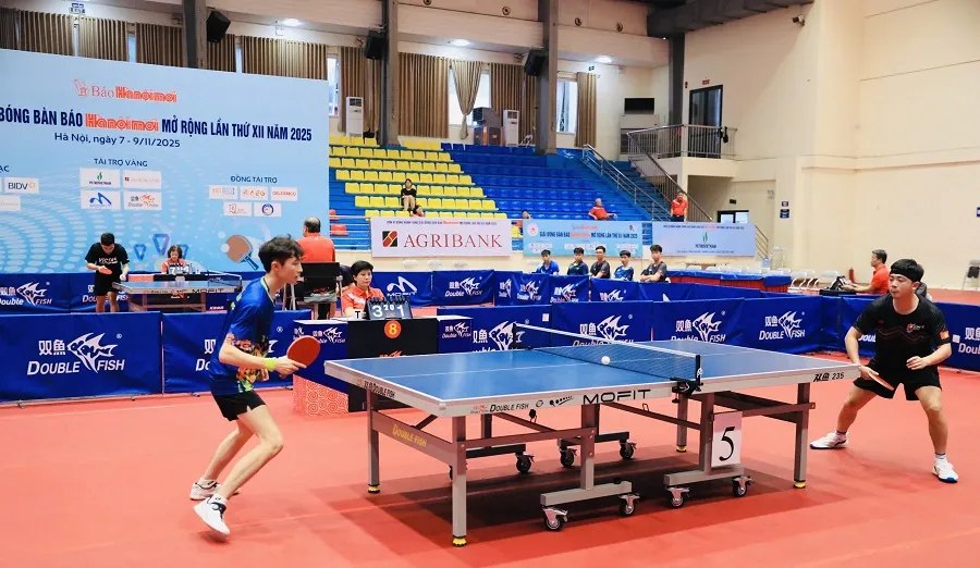 Trận chung kết nội dung đồng đội nam nâng cao đã diễn ra quyết liệt ở ngày cuối 9-11. Ảnh: QUANG THÁI