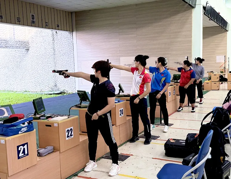 Đội tuyển bắn súng Việt Nam đang tích cực chuẩn bị cho SEA Games 33-2025. Ảnh: MINH CHIẾN