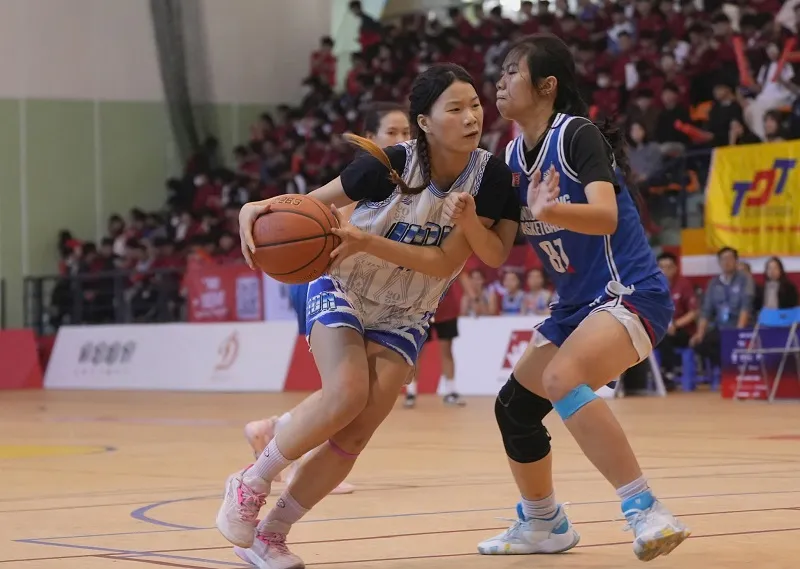 Trận chung kết nội dung nữ đã diễn ra với sự giằng co điểm số hấp dẫn. Ảnh: XUÂN HOÀNG