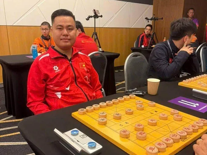 Lại Lý Huynh thi đấu chỉ đạt hạng 4 tại cờ chớp của môn cờ tướng tại Đại hội thể thao trí tuệ châu Á 2025. Ảnh: VXF