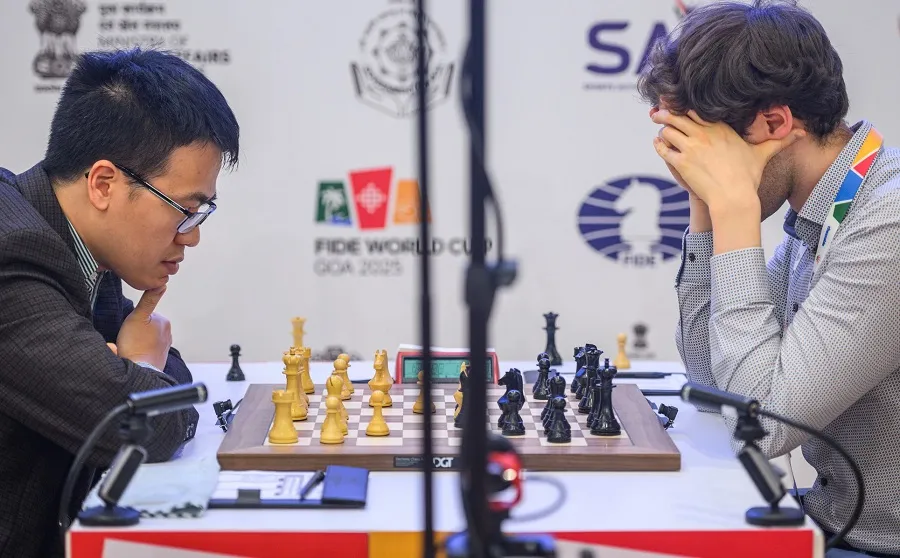Lê Quang Liêm sẽ tiếp tục thi đấu lượt tie-breaks trong ngày 16-11 tại vòng 5. Ảnh: FIDE