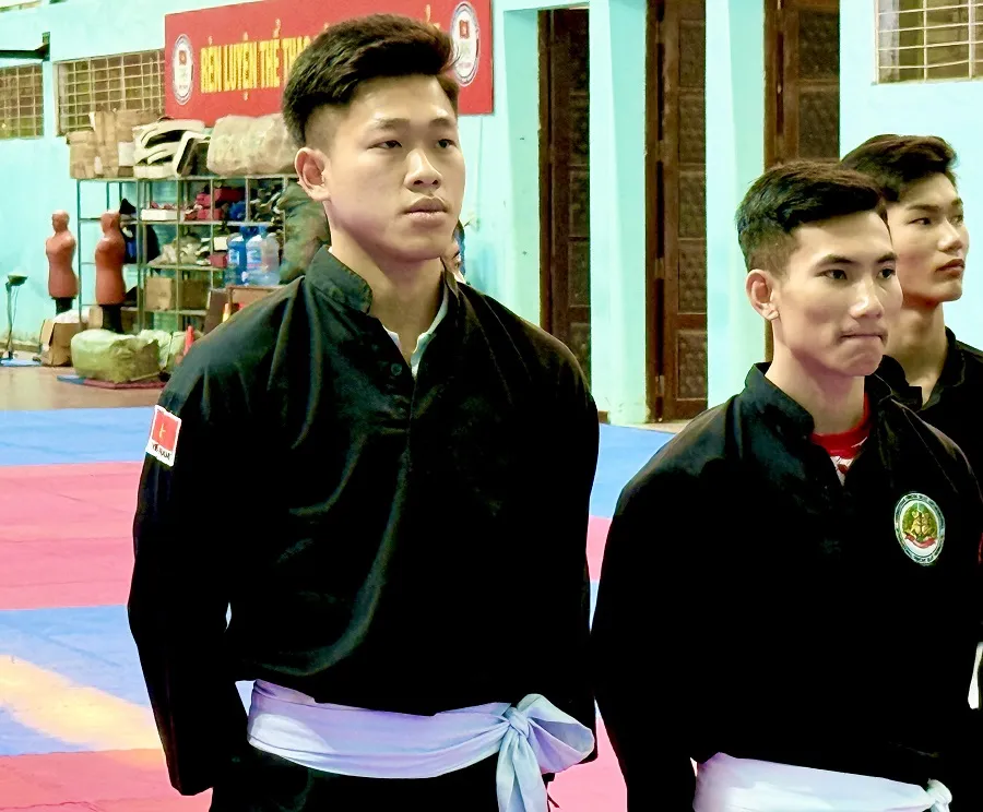 Võ sĩ Nguyễn Tấn Sang vừa được khen thưởng Huân chương Lao động hạng Nhì. Ảnh: MINH CHIẾN