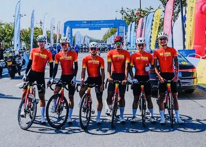 Các cua-rơ Việt Nam dự kiến sang Thái Lan sớm để làm quen với lộ trình thi đấu SEA Games 33-2025. Ảnh: VNCYCLING