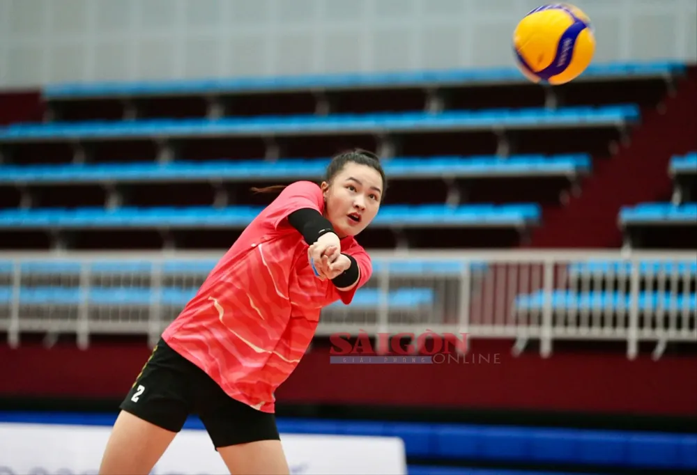 Cầu thủ Kim Thanh đã được trao suất chính thức tham dự SEA Games 33-2025. Ảnh: DŨNG PHƯƠNG