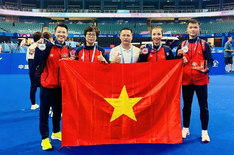 Trọng tài Trí Quân (áo trắng) của môn wushu sẽ tham gia điều hành tại SEA Games 33-2025. Ảnh: MINH CHIẾN