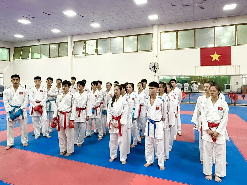 Đội trưởng Lê Minh Thuận (găng xanh) và các đồng đội tự tin góp mặt SEA Games 33-2025. Ảnh: MINH CHIẾN