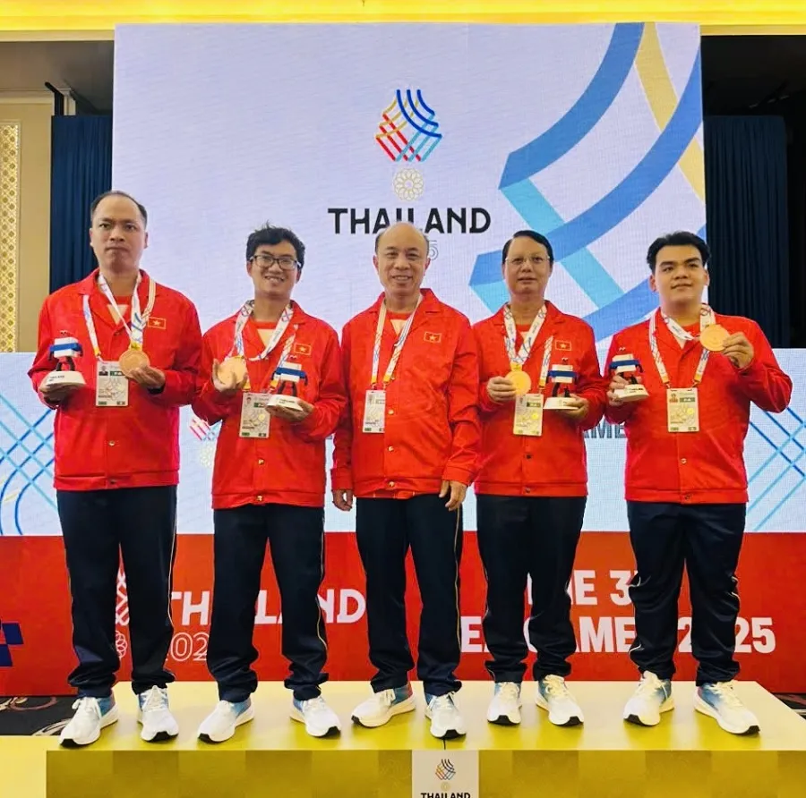 Đại kiện tướng Đào Thiên Hải (thứ 2 từ phải qua) đã giành được HCĐ tại SEA Games 33-2025. Ảnh: MINH MINH