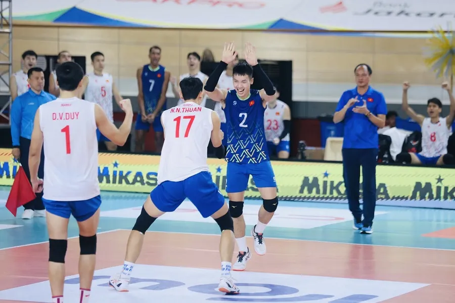 Đội tuyển bóng chuyền nam Việt Nam sang Thái Lan tranh tài vào hôm nay 11-12. Ảnh: AVC