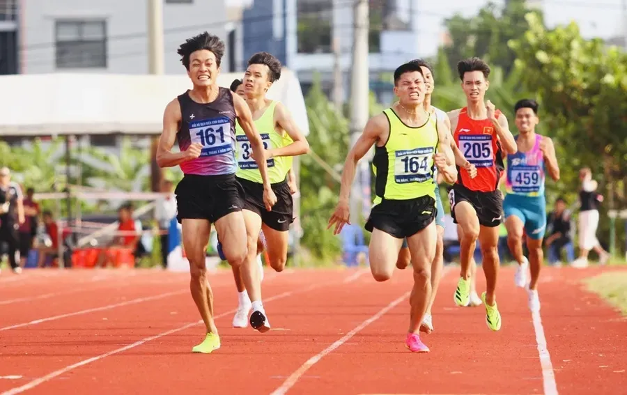 Lương Đức Phước và Sầm Văn Đời là 2 tuyển thủ sẽ góp mặt nội dung 800m tại SEA Games 33-2025. Ảnh: KHÁNH KHÁNH