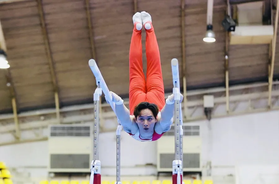 Đinh Phương Thành tiếp tục giành HCV nội dung xà kép tại SEA Games 33-2025. Ảnh: DŨNG PHƯƠNG