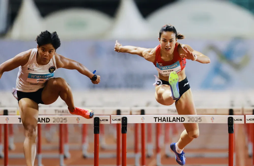 Huỳnh Thị Mỹ Tiên không được công nhận kỷ lục quốc gia mới trong nội dung 100m rào nữ do lỗi kỹ thuật của đồng hồ điện tử ở SEA Games 33-2025. Ảnh: DŨNG PHƯƠNG