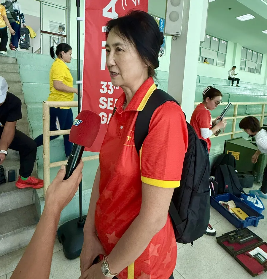 Chuyên gia Mông Cổ của nội dung súng ngắn nữ. Ảnh: MINH CHIẾN