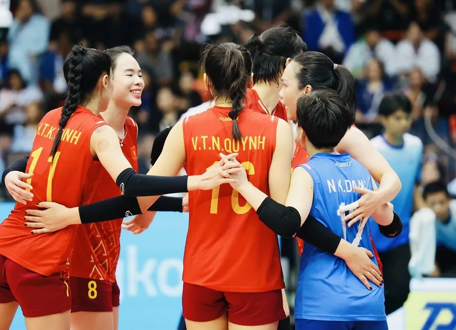 Đội tuyển bóng chuyền nữ Việt Nam về nước ngày 16-12. Ảnh: DŨNG PHƯƠNG