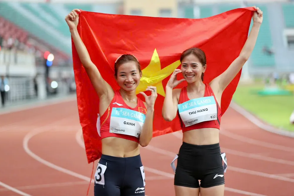 Nguyễn Thị Oanh và Đoàn Thu Hằng đã có kết quả mãn nguyện tại SEA Games 33-2025 ở nội dung 3.000m chướng ngại vật nữ. Ảnh: DŨNG PHƯƠNG