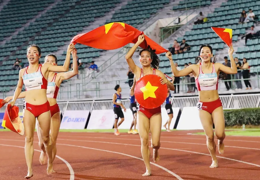 Điền kinh Việt Nam đã giành HCV tiếp sức 4x400m nữ tại SEA Games 33-2025. Ảnh: DP