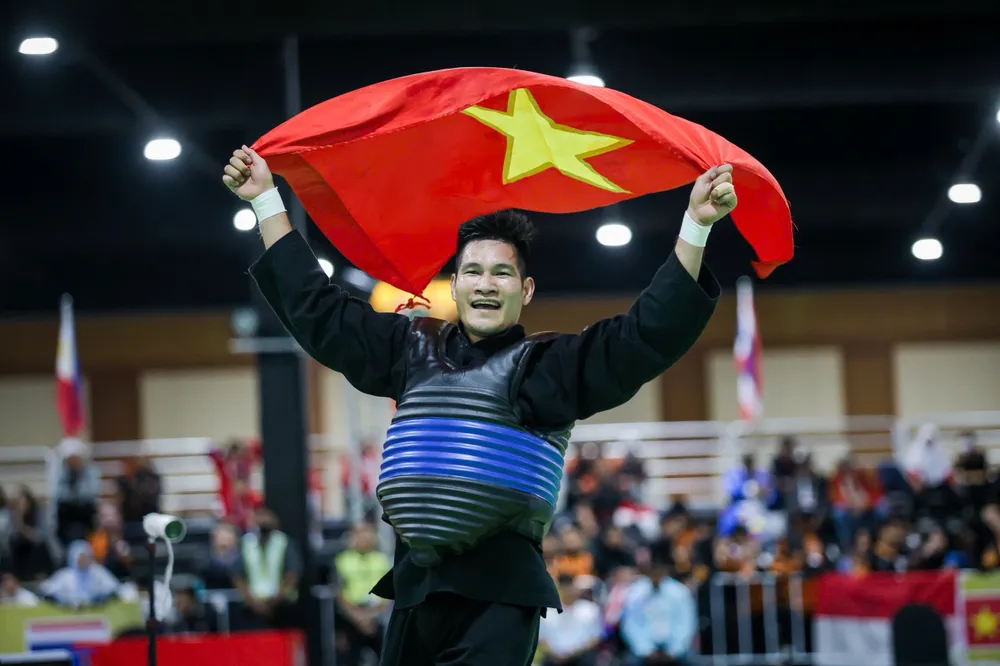 Võ sĩ Nguyễn Duy Tuyến giành HCV tại SEA Games 33-2025. Ảnh: DP