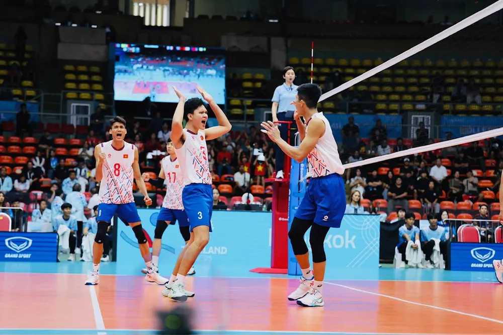 Đội tuyển bóng chuyền nam Việt Nam đã có cơ hội giành được chiến thắng nhưng chưa thành công. Ảnh: DŨNG PHƯƠNG