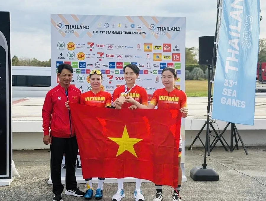 Cua-rơ Nguyễn Thị Thật giành HCĐ tại SEA Games 33-2025. Ảnh: VCF
