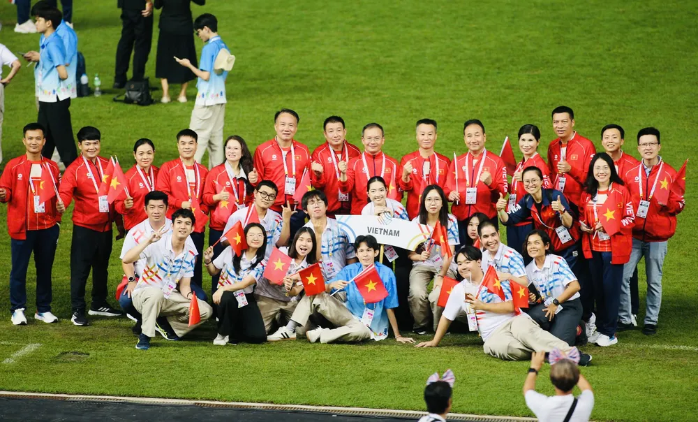 Các thành viên của Đoàn thể thao Việt Nam về nước trong ngày 21-12. Ảnh: DŨNG PHƯƠNG