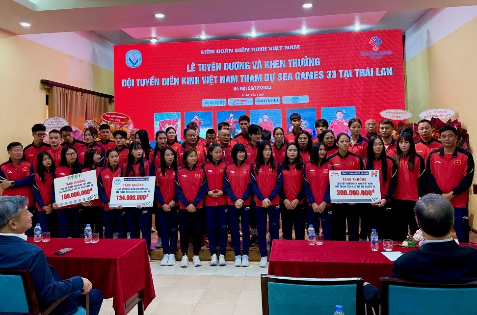 Đội tuyển điền kinh Việt Nam đã được khen thưởng với thành tích SEA Games 33-2025. Ảnh: MINH CHIẾN
