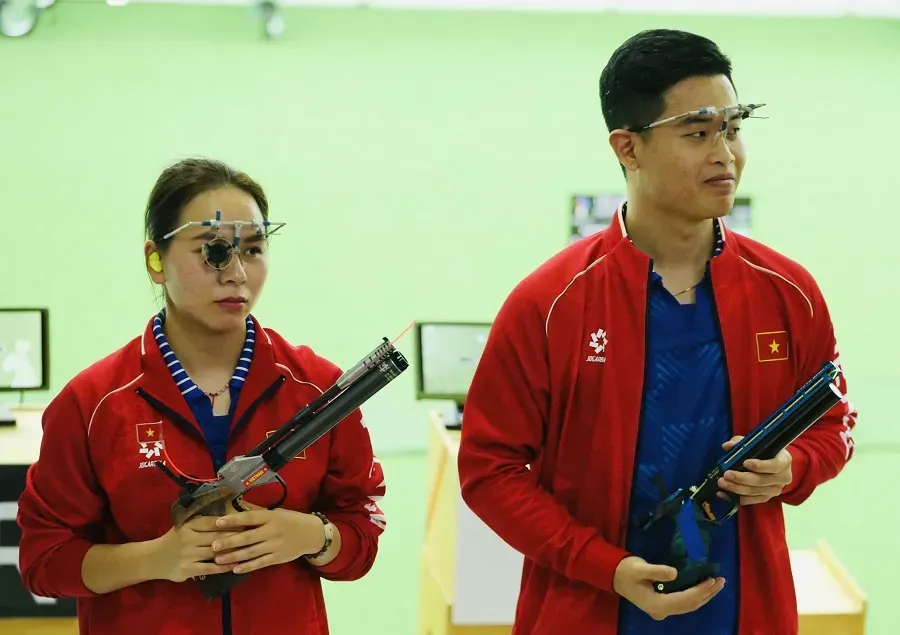 Xạ thủ Phạm Quang Huy thi đấu SEA Games 33-2025 vừa qua. Ảnh: DŨNG PHƯƠNG