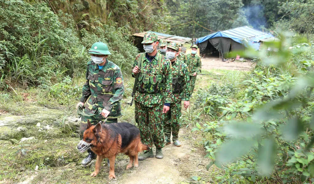 “Lá chắn thép” khép kín vùng biên ảnh 10