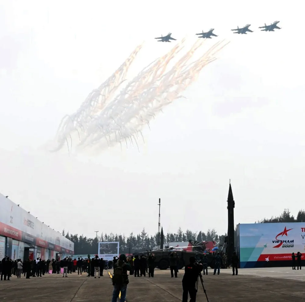 Không quân và đặc công biểu diễn tại lễ khai mạc Triển lãm Quốc phòng quốc tế Việt Nam 2022 ảnh 11