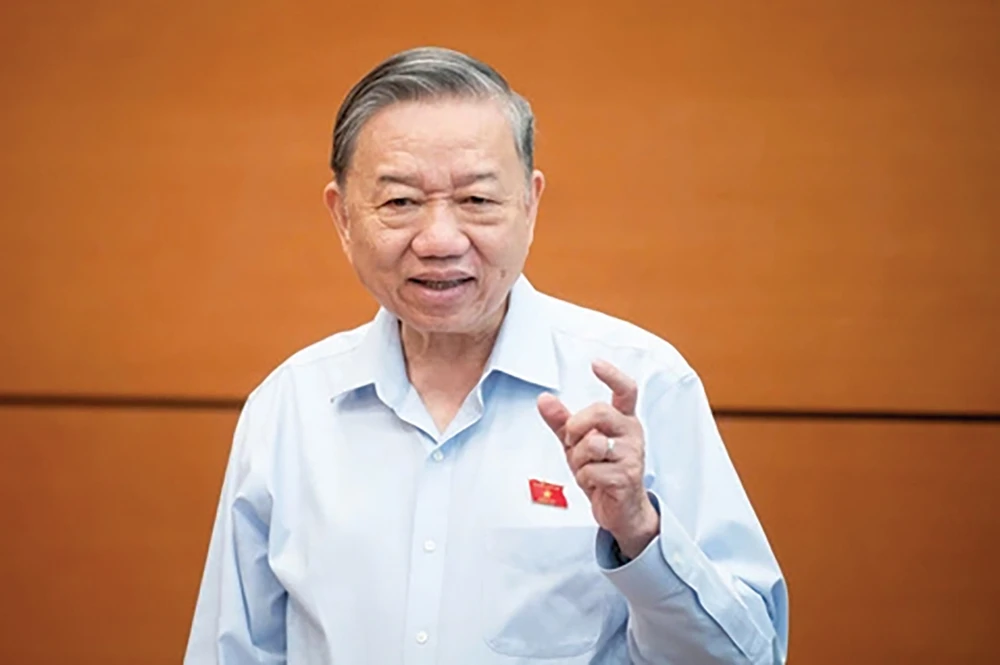 Hỗ trợ bữa trưa cho học sinh tiểu học và THCS xã biên giới