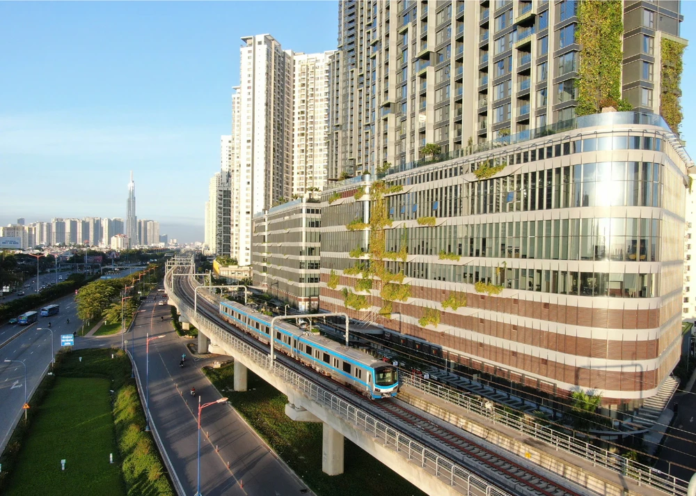 Tuyến Metro số 1 (Bến Thành - Suối Tiên). Ảnh: HOÀNG HÙNG TPHCM tu qua khu hao hung-h-2.jpg