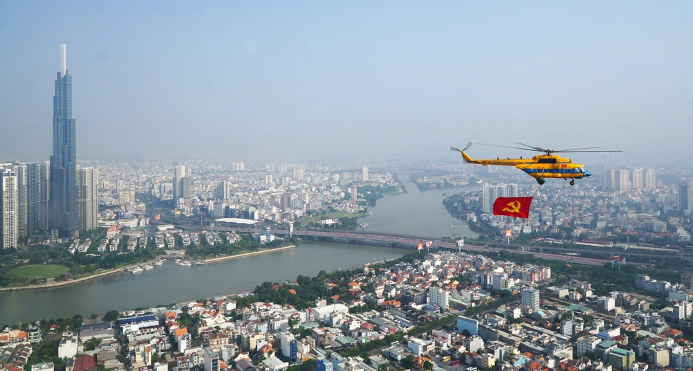 Cầu Sài Gòn không chỉ là một công trình giao thông quan trọng mà còn là bệ phóng, là biểu tượng gắn liền với sự phát triển của TPHCM. Ảnh: THANH CHIÊU TPHCM-nhung cay cau-stit-1-cau SG-1.jpg
