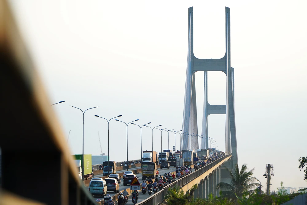 Cầu Phú Mỹ lung linh trong nắng chiều. Ảnh: THANH CHIÊU TPHCM-nhung cay cau-stit3-cau Phu My-2.jpg