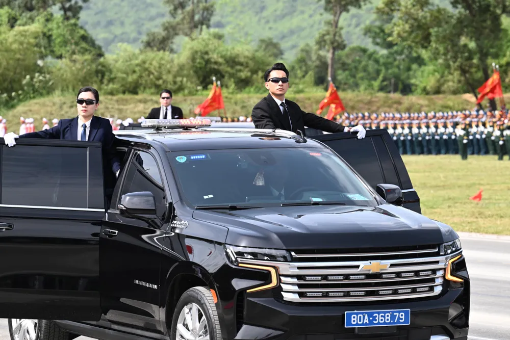 Bên cạnh đó là các chiến sĩ cảnh vệ luôn sẵn sàng xả thân để bảo vệ các chính khách, nguyên thủ quốc gia khi tới thăm và làm việc tại Việt Nam. Ảnh: ĐỖ TRUNG dsc-7634-5405-5254.jpg.jpg