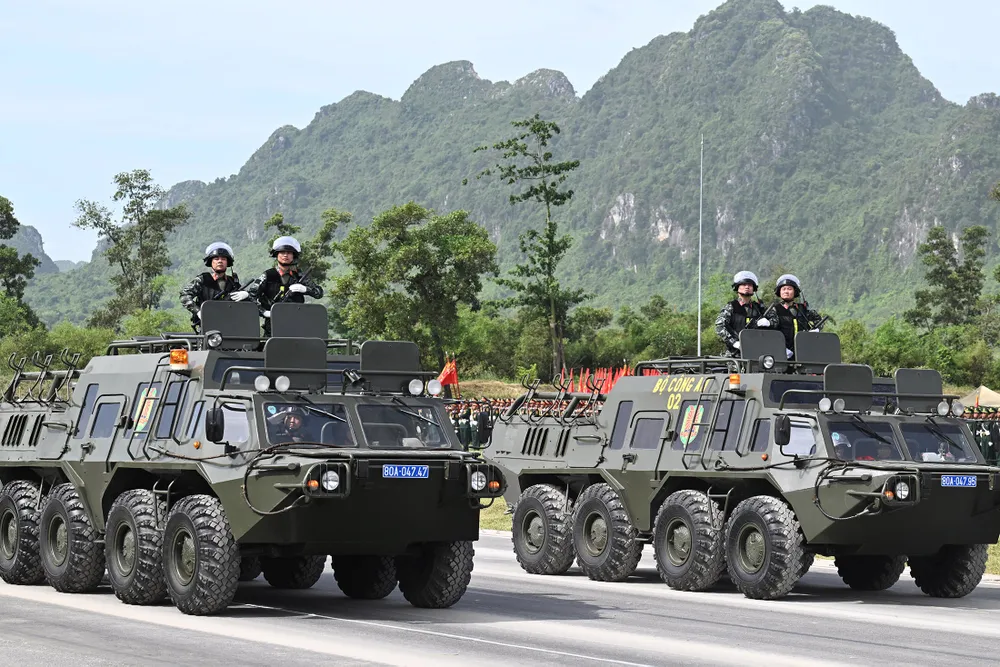 Các phương tiện của Bộ Công an luôn cho thấy sự cơ động nhanh, có thể di chuyển trên nhiều địa hình khác nhau. Ảnh: ĐỖ TRUNG dsc-7747-2405-6620.jpg.jpg