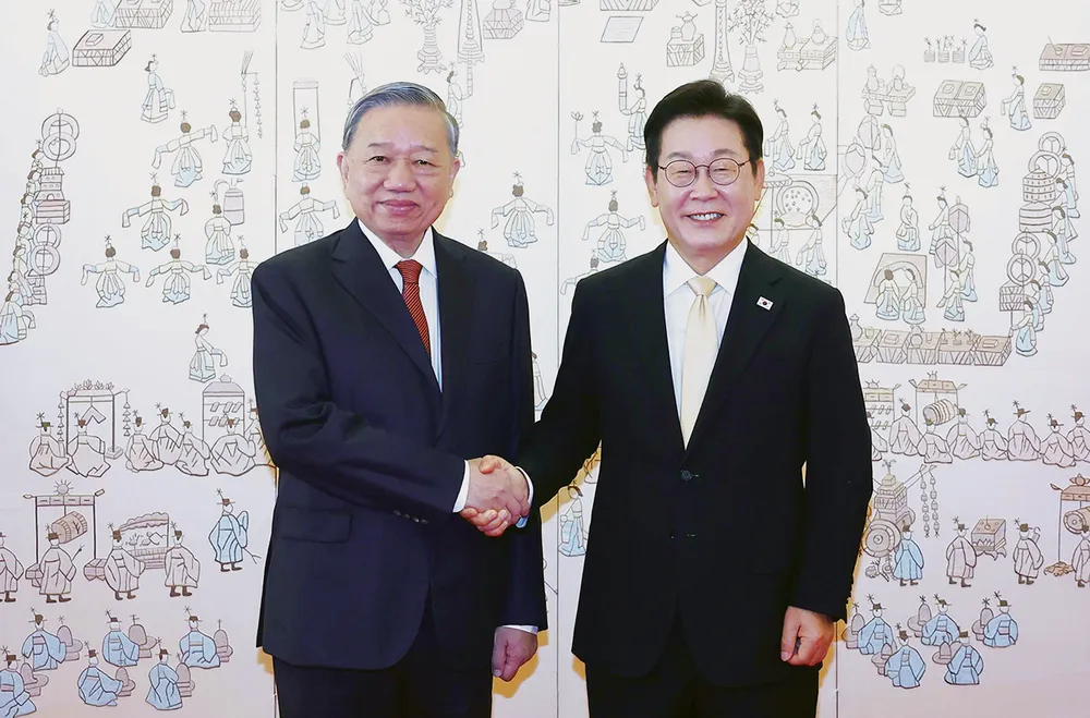 Tổng Bí thư Tô Lâm hội kiến Tổng thống Hàn Quốc Lee Jae Myung, ngày 11-8. Ảnh: TTXVN TBT TL-TTHQ.jpg