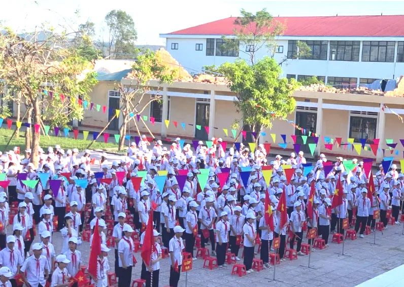 Trường THCS Sơn Lộc (xã Xuân Lộc, tỉnh Hà Tĩnh) tổ chức lễ khai giảng năm học mới 2025 - 2026. Ảnh: DƯƠNG QUANG uom mam con chu - 14.jpg