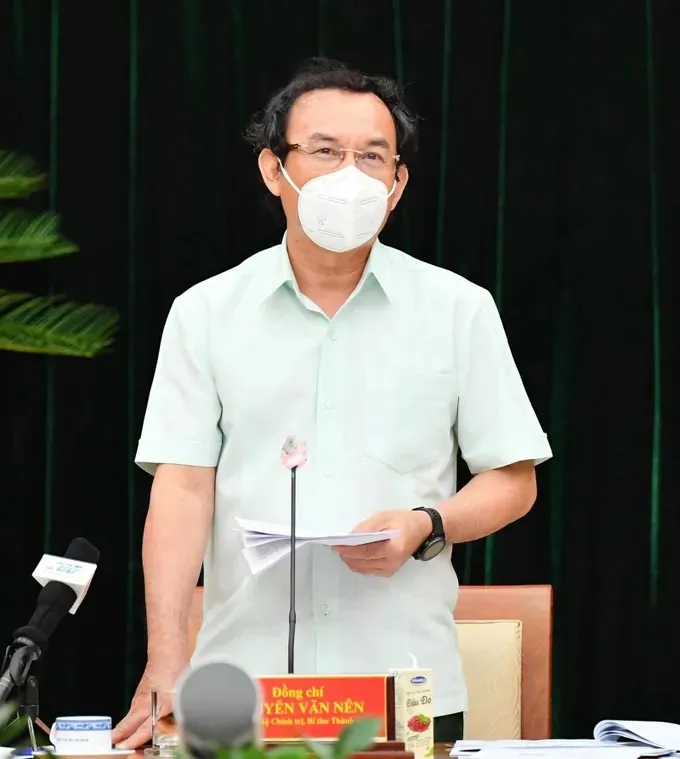 Bí thư Thành ủy TPHCM Nguyễn Văn Nên chủ trì một phiên họp phòng chống dịch Covid-119 trên địa bàn. Báo SGGP ngày 11-9-2021 nguyenvannen_sggp_lfob.jpeg