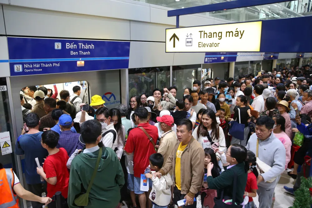 Tuyến metro số 1 chính thức vận hành. Ảnh: HOÀNG HÙNG IMG_8130_Original.jpg
